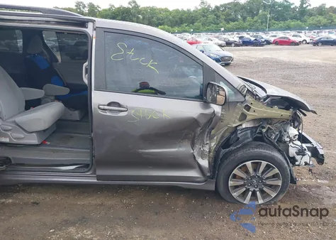 2018 Toyota Sienna Le 7 Passenger z USA, uszkodzony, nr VIN 5TDJZ3DC4JS207649